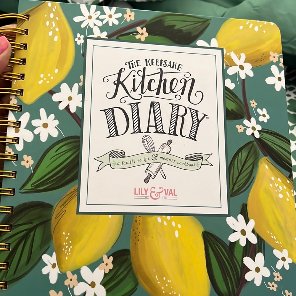 Memory Cookbook BNWT includes space for over 100 recipes